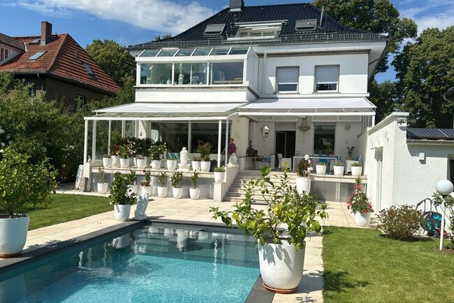 Hausansicht Pool