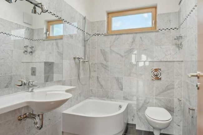 Bad mit Dusche